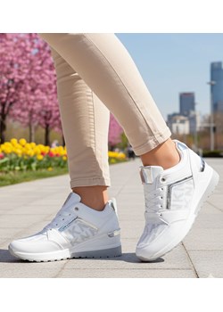 Białe trampki sneakersy na niskim koturnie /F7-2 12423 T650/ ze sklepu Pantofelek24.pl w kategorii Buty sportowe damskie - zdjęcie 188059492
