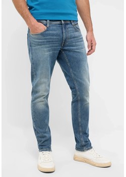 Męskie Spodnie jeansowe Mustang Style Oregon Slim Denim Blue 1016429 5000 683 ze sklepu YouNeedit.pl w kategorii Jeansy męskie - zdjęcie 188060313