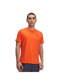 Męski t-shirt z nadrukiem Under Armour UA Run 96 - pomarańczowy ze sklepu Sportstylestory.com w kategorii T-shirty męskie - zdjęcie 188061171