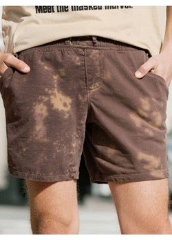 Sinsay - Luźne szorty wiązane w talii - brązowy ze sklepu Sinsay w kategorii Spodenki męskie - zdjęcie 188063943