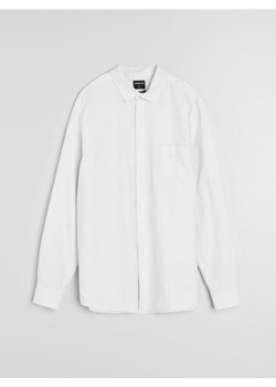 Sinsay - Bawełniana koszula z długim rękawem i kieszenią piersiową - biały ze sklepu Sinsay w kategorii Koszule męskie - zdjęcie 188065874