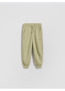Reserved - Bawełniane spodnie jogger - jasnozielony ze sklepu Reserved w kategorii Spodnie chłopięce - zdjęcie 188066643