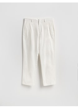 Reserved - Spodnie chino straight - biały ze sklepu Reserved w kategorii Spodnie męskie - zdjęcie 188067054