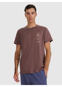 Męski t-shirt z nadrukiem 4F 4FWAW25TTSHM2402 - brązowy ze sklepu Sportstylestory.com w kategorii T-shirty męskie - zdjęcie 188069100