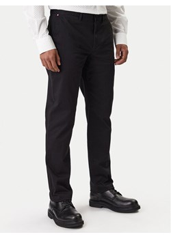 Tommy Hilfiger Chinosy Core Denton MW0MW41993 Czarny Regular Fit ze sklepu MODIVO w kategorii Spodnie męskie - zdjęcie 188074403