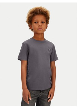 Calvin Klein Jeans T-Shirt IU0IU00543 Szary Regular Fit ze sklepu MODIVO w kategorii T-shirty chłopięce - zdjęcie 188074723