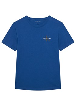 Calvin Klein Jeans T-Shirt Chest Monologo IU0IU00719 Niebieski Regular Fit ze sklepu MODIVO w kategorii T-shirty chłopięce - zdjęcie 188074932