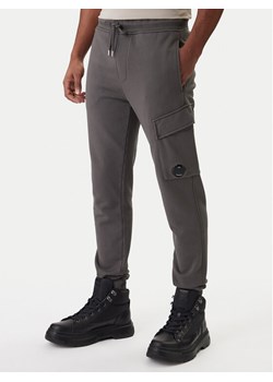 C.P. Company Spodnie dresowe 20CMSP067A110044R Szary Slim Fit ze sklepu MODIVO w kategorii Spodnie męskie - zdjęcie 188075004