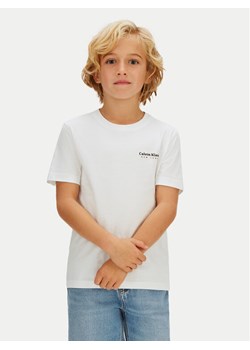 Calvin Klein Jeans T-Shirt Minimal Logo IB0IB02608 Biały Regular Fit ze sklepu MODIVO w kategorii T-shirty chłopięce - zdjęcie 188075184