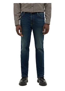 Męskie Spodnie jeansowe Mustang Style Tramper Straight Denim Blue 1016812 5000 903 ze sklepu YouNeedit.pl w kategorii Jeansy męskie - zdjęcie 188078802