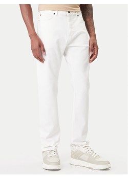 HUGO Jeansy 50556632 Biały Regular Fit ze sklepu MODIVO w kategorii Jeansy męskie - zdjęcie 188081292