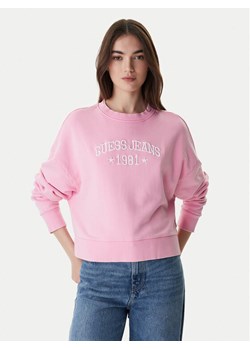 Guess Jeans Bluza W6RQ04 KCPR1 Różowy Relaxed Fit ze sklepu MODIVO w kategorii Bluzy damskie - zdjęcie 188081354