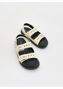 Reserved - Sandały z imitacji skóry - złamana biel ze sklepu Reserved w kategorii Sandały dziecięce - zdjęcie 188087541