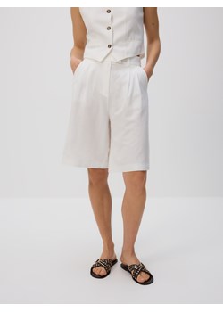 Reserved - Szorty bermudy z wiskozą - złamana biel ze sklepu Reserved w kategorii Szorty - zdjęcie 188087631