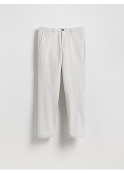 Reserved - Spodnie chino slim z lnem - jasnoszary ze sklepu Reserved w kategorii Spodnie męskie - zdjęcie 188087672