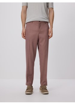 Reserved - Garniturowe spodnie z wiskozą - jasnofioletowy ze sklepu Reserved w kategorii Spodnie męskie - zdjęcie 188087943