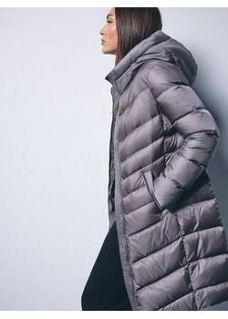 Mohito - Pikowany szary płaszcz z naturalnym puchem - szary ze sklepu Mohito w kategorii Płaszcze damskie - zdjęcie 188089261