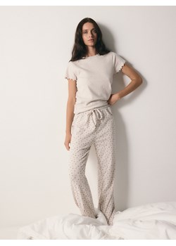 Reserved - Prążkowana piżama dwuczęściowa - kremowy ze sklepu Reserved w kategorii Piżamy damskie - zdjęcie 188089921