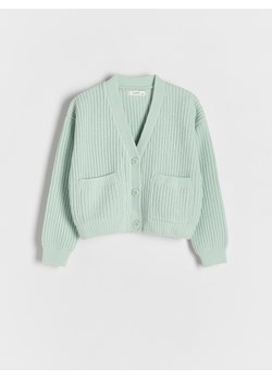 Reserved - Krótki kardigan z kieszeniami - jasnozielony ze sklepu Reserved w kategorii Swetry dziewczęce - zdjęcie 188090281