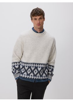 Reserved - Wzorzysty sweter z domieszką wełny - kremowy ze sklepu Reserved w kategorii Swetry męskie - zdjęcie 188091652