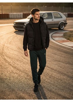 Sinsay - Pikowana kamizelka puffer z kapturem - czarny ze sklepu Sinsay w kategorii Kamizelki męskie - zdjęcie 188092504