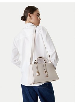 Torebka Guess Carrie HWVG98 96060 Écru ze sklepu eobuwie.pl w kategorii Kuferki - zdjęcie 188094600