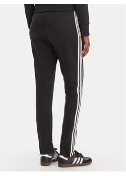 adidas Spodnie dresowe adicolor SST Classic KD5570 Czarny Slim Fit ze sklepu MODIVO w kategorii Spodnie damskie - zdjęcie 188095632