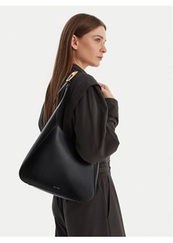 Torebka Calvin Klein Hardware Adj Strap Medium Bag LV04F3402G Czarny ze sklepu eobuwie.pl w kategorii Torebki damskie - zdjęcie 188098442