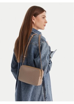 Torebka Calvin Klein Emblem Aop Elongated Camera Bag LV04F3268G Beżowy ze sklepu eobuwie.pl w kategorii Listonoszki - zdjęcie 188098502