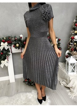 Srebrna Połyskująca Sukienka z Ozdobną Broszką ze sklepu ModnaKiecka.pl w kategorii Sukienki - zdjęcie 188100480