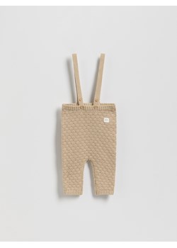 Reserved - Dzianinowe spodnie z szelkami - beżowy ze sklepu Reserved w kategorii Odzież dla niemowląt - zdjęcie 188100890