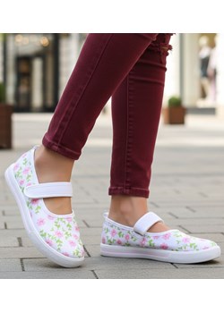 Materiałowe białe baleriny na rzepy /A4-1 16571  T187/ ze sklepu Pantofelek24.pl w kategorii Balerinki dziecięce - zdjęcie 188102111