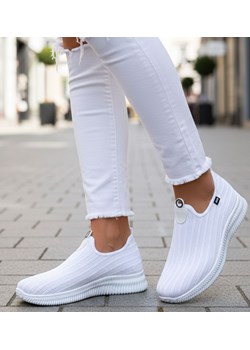 Wsuwane damskie buty sportowe białe /D6-3 13093 T235/ ze sklepu Pantofelek24.pl w kategorii Buty sportowe damskie - zdjęcie 188102254