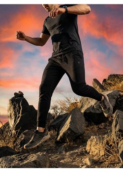 Sinsay - Spodnie tapered fit - czarny ze sklepu Sinsay w kategorii Spodnie męskie - zdjęcie 188103241