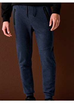 Sinsay - Spodnie dresowe jogger - granatowy ze sklepu Sinsay w kategorii Spodnie męskie - zdjęcie 188103244