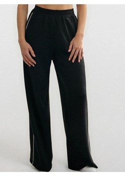 Sinsay - Spodnie dresowe wide leg z lampasami - czarny ze sklepu Sinsay w kategorii Spodnie damskie - zdjęcie 188103254