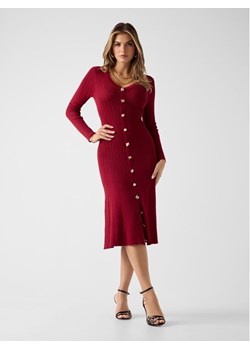 Guess Sukienka codzienna 180177 Czerwony Classic Fit ze sklepu MODIVO w kategorii Sukienki - zdjęcie 188104873