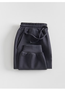 Reserved - Dresowe joggery - ciemnoszary ze sklepu Reserved w kategorii Spodnie damskie - zdjęcie 188105771