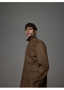 Reserved - Koszula regular z imitacji zamszu - brązowy ze sklepu Reserved w kategorii Koszule męskie - zdjęcie 188105811