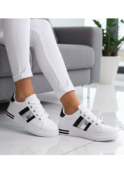 Białe sznurowane damskie trampki z pasami /F2-3 15166 T309/ ze sklepu Pantofelek24.pl w kategorii Trampki damskie - zdjęcie 188107004