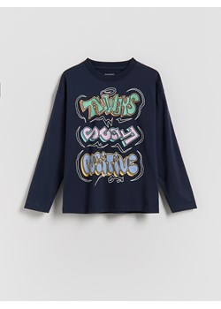 Reserved - Longsleeve z nadrukiem - granatowy ze sklepu Reserved w kategorii Bluzy chłopięce - zdjęcie 188110794