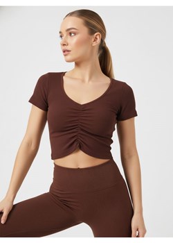 Sinsay - Krótka bluzka z marszczeniem na środku - brązowy ze sklepu Sinsay w kategorii Bluzki damskie - zdjęcie 188111962
