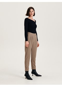 Reserved - Cygaretki z kantem - beżowy ze sklepu Reserved w kategorii Spodnie damskie - zdjęcie 188114610