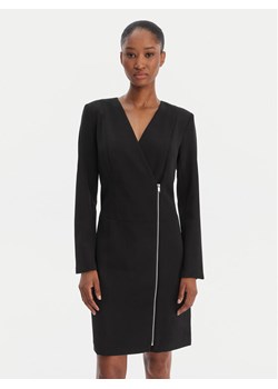 DKNY Sukienka koktajlowa DD5N2P53 Czarny Regular Fit ze sklepu MODIVO w kategorii Sukienki - zdjęcie 188115271