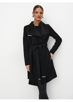 Mohito - Czarny płaszcz z wiązaniem - czarny ze sklepu Mohito w kategorii Płaszcze damskie - zdjęcie 188116183