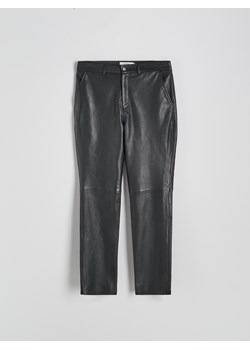 Reserved - Skórzane spodnie regular - czarny ze sklepu Reserved w kategorii Spodnie męskie - zdjęcie 188116444