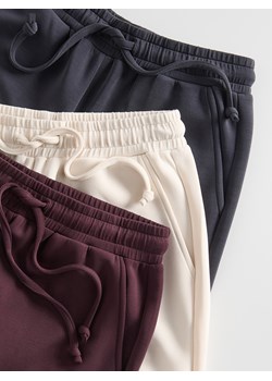 Reserved - Spodnie z szeroką nogawką - beżowy ze sklepu Reserved w kategorii Spodnie damskie - zdjęcie 188116460