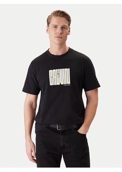 Calvin Klein T-Shirt Maze Graphic LV04RE832G Czarny Regular Fit ze sklepu MODIVO w kategorii T-shirty męskie - zdjęcie 188118484