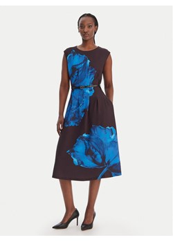 DKNY Sukienka koktajlowa DD5N3J04 Czarny Regular Fit ze sklepu MODIVO w kategorii Sukienki - zdjęcie 188118554