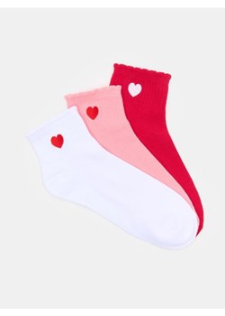 Sinsay - Skarpetki z haftem w kształcie serca 3 pack - wielobarwny ze sklepu Sinsay w kategorii Skarpetki damskie - zdjęcie 188123864
